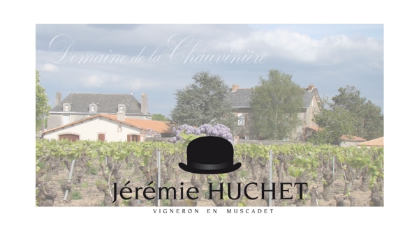 Domaine de la Chauvinière, est géré par Jérémie Huchet, l’ensemble du vignoble est conduit en agriculture raisonnée depuis 2001 sans trop intervenir, pour faire exprimer le Melon de Bourgogne, cépage unique en Muscadet